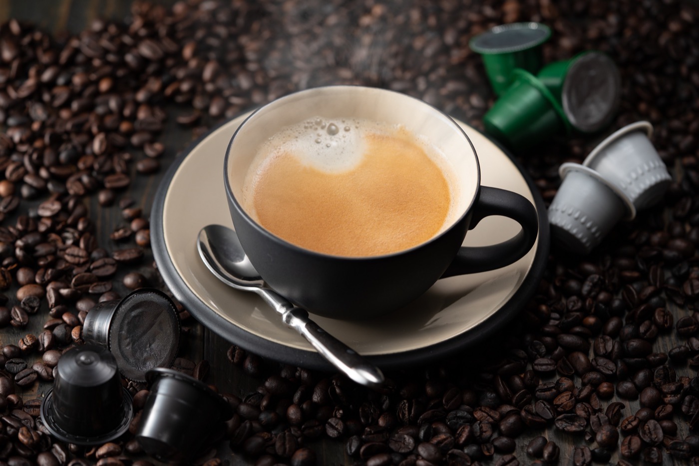 コーヒーカップとイタリア製互換カプセル